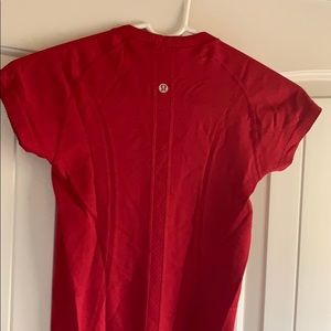 Red lululemon fitted shirt